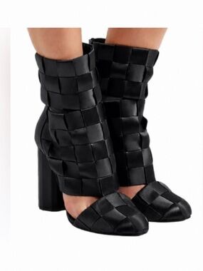 NWOB Marco De Vincenzo Black Woven Satin Basket Weave Heeled Boots